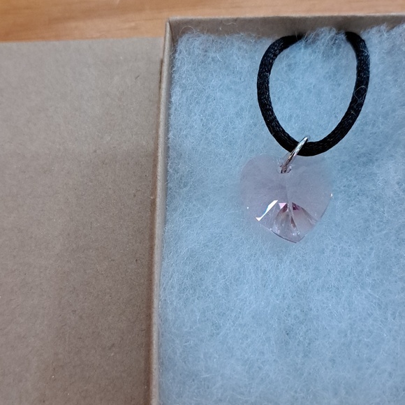 Morning Violet Crystal Heart Necklace - Picture 4 of 6